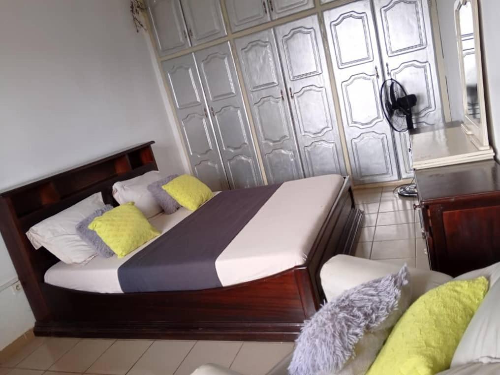 Appart Meuble Le Dakota Yaoundé 外观 照片